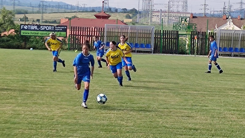 Ml. žáci proti dívkám FK Teplice - 1