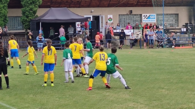 St. žáci proti st. žákyním FK Teplice - 3